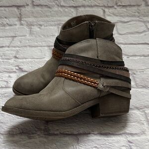 SO Woman’s country western Ankle Boots